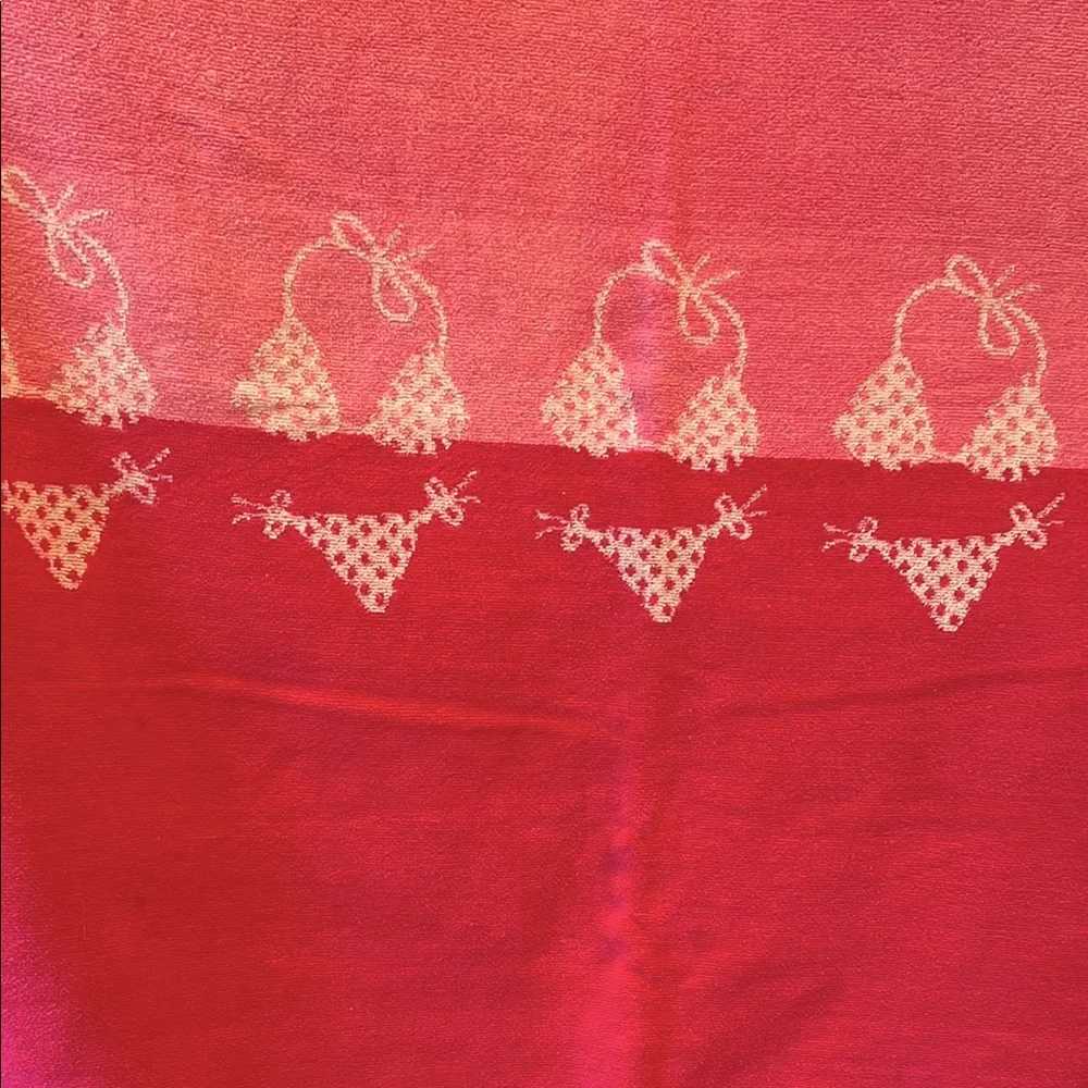 👙 Polka Dot Bikini Pink and White Patterned Beach Towel